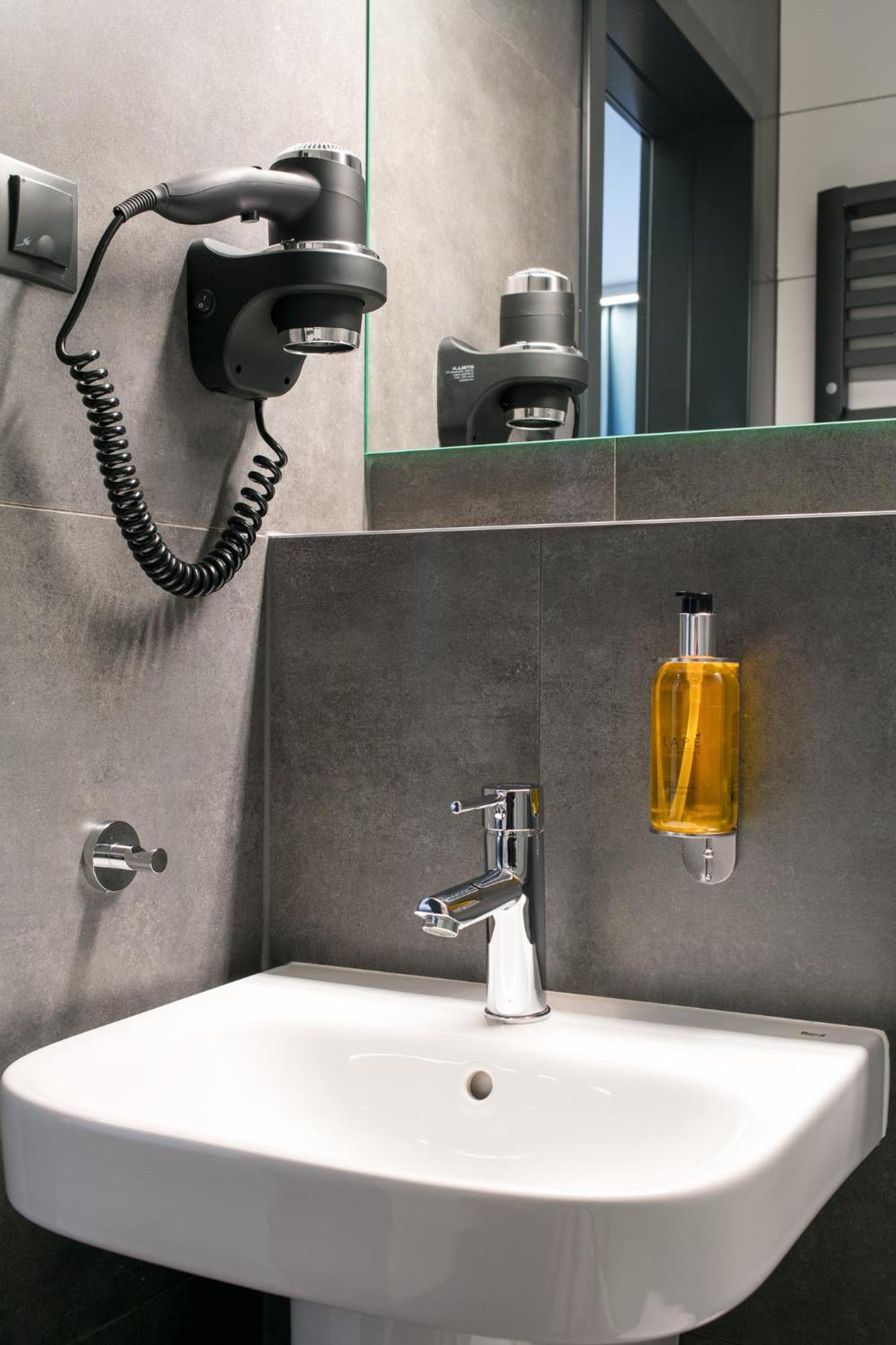 Single Room Private Bathroom